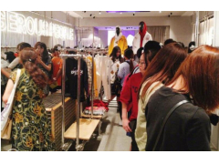 服装店如何通过客流统计系统提升消费者购买转换